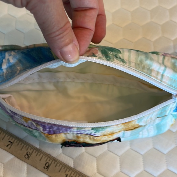 Victoria’s Closet Fanny pack - Picture 6 of 6